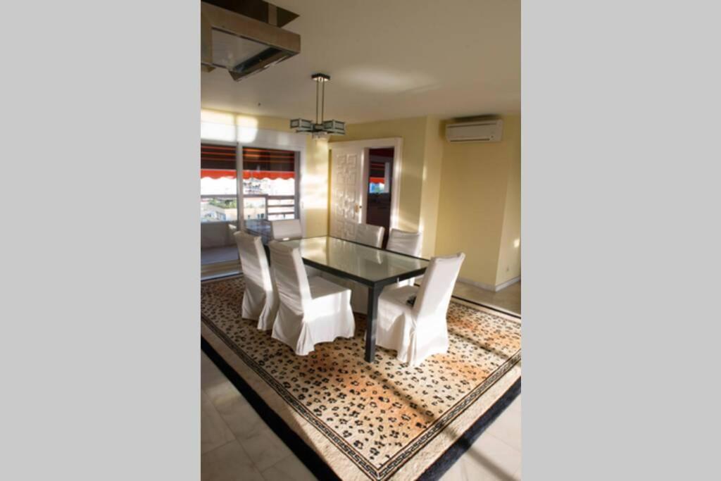 Penthouse With Private Pool, Hot Tub Jacuzzi With Sea Views And Chill-out Zone, Close To The Sea Appartement Marbella