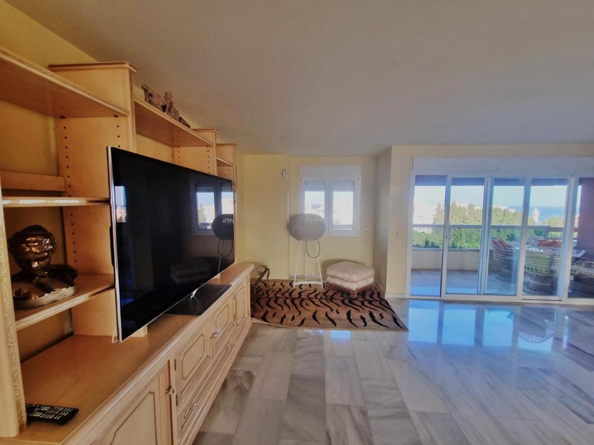 Penthouse With Private Pool, Hot Tub Jacuzzi With Sea Views And Chill-out Zone, Close To The Sea Appartement Marbella