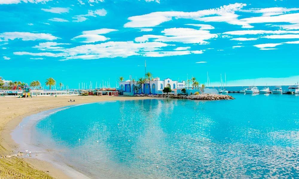 Penthouse With Private Pool, Hot Tub Jacuzzi With Sea Views And Chill-out Zone, Close To The Sea Appartement Marbella