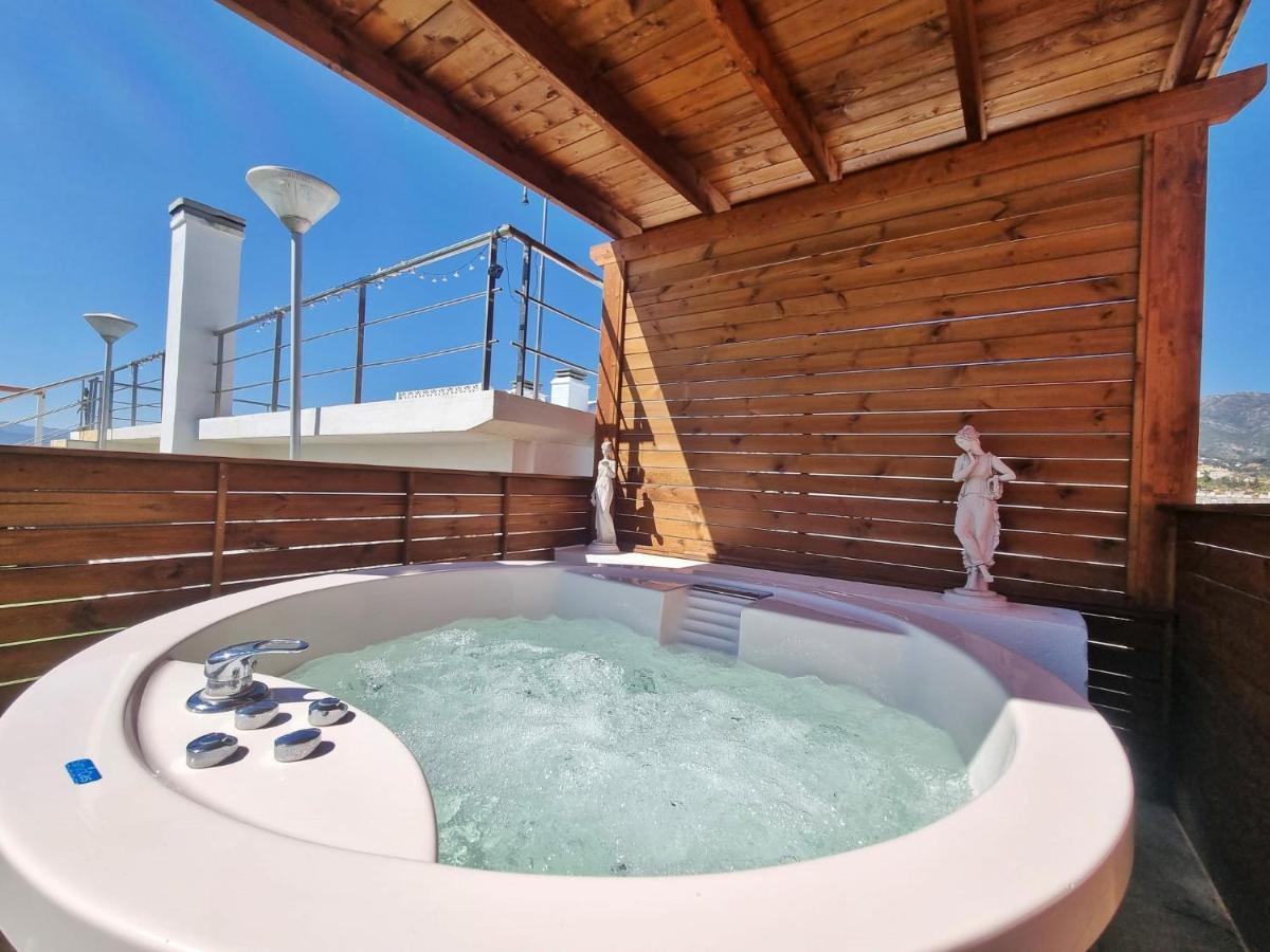 Apartment Penthouse With Private Pool, Hot Tub Jacuzzi With Sea Views And Chill-out Zone, Close To The Sea Marbella
